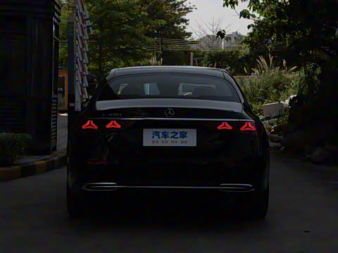 2025�� �Ŀ� E 300 L ������