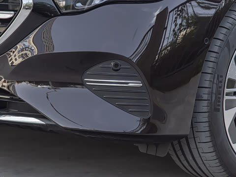 2025�� �Ŀ� E 300 L ������