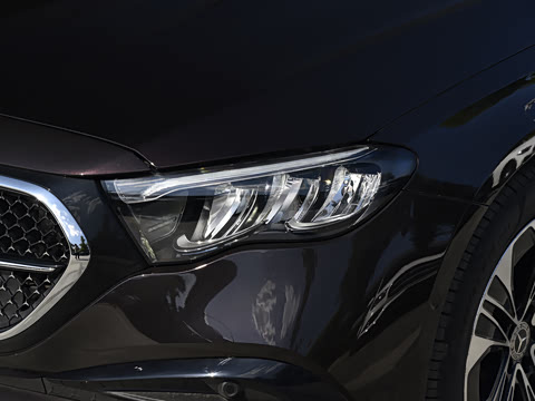 2025�� E 300 L ʱ���˶���