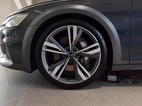 2025�� allroad quattro ̽���� 55 TFSI ����ԽҰ��