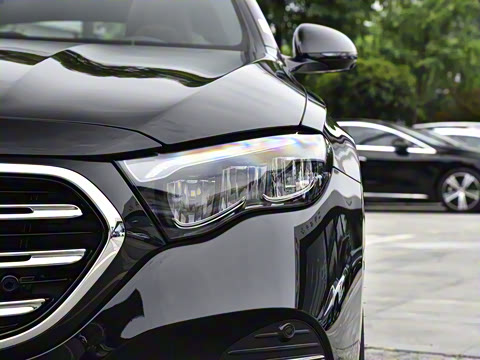 2024�� �Ŀ� E 300 L ������