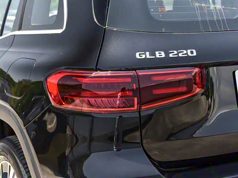 2025 GLB 220 