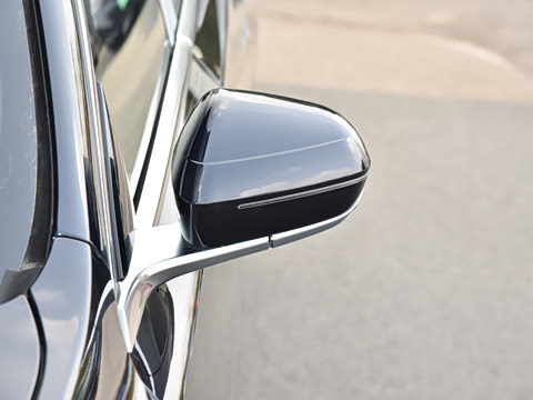 2026�� 740Li ������ M�˶���װ