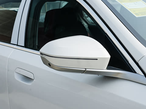 2026�� �Ŀ� 525Li M�˶���װ