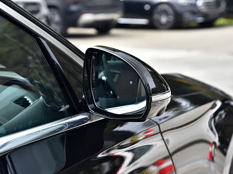 2026�� �Ŀ� E 300 L ������