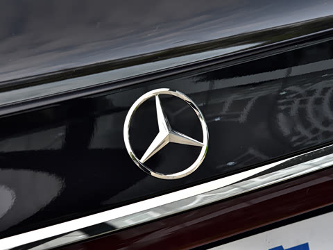 2026�� �Ŀ� E 300 L ������