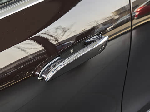 2026�� E 300 L ������