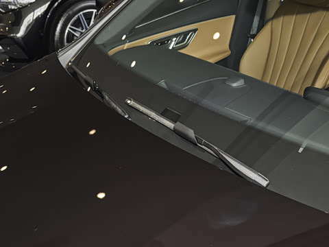 2026�� E 300 L ������