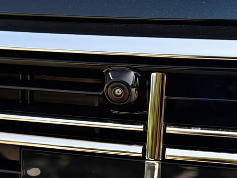 2026�� �Ŀ� E 300 L ������