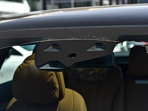 2026�� �Ŀ� E 300 L ������