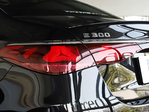 2026�� E 300 �������˶���