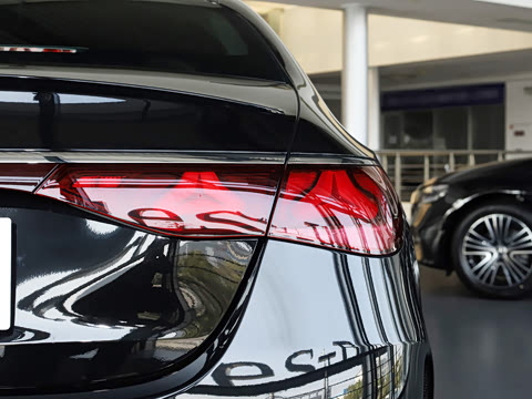 2026�� E 300 �������˶���