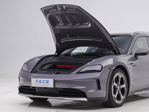 2026�� Taycan 4 Cross Turismo