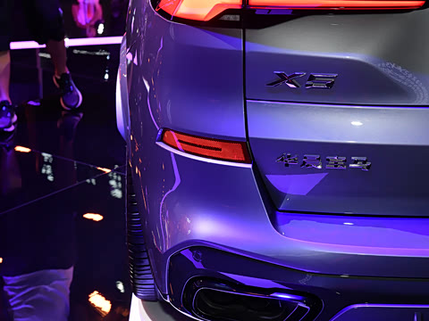 2025�� xDrive 40Li ������M�˶���ҹ��װ