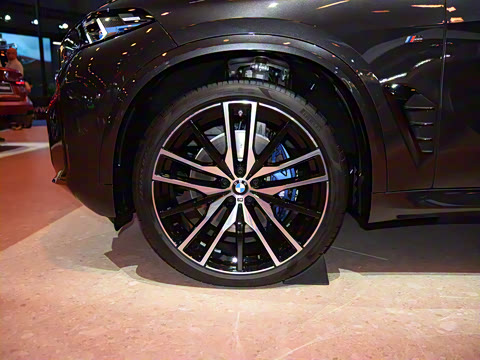 2025�� xDrive 40Li ������M�˶���ҹ��װ