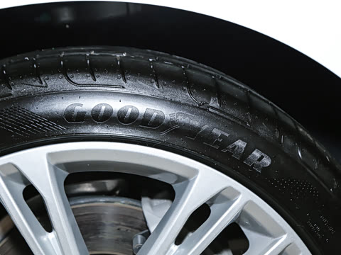 2025�� 45 TFSI quattro ������