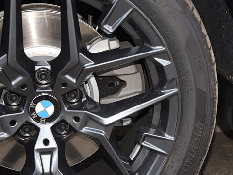 2026�� 330Li ������ M�˶���ҹ��װ