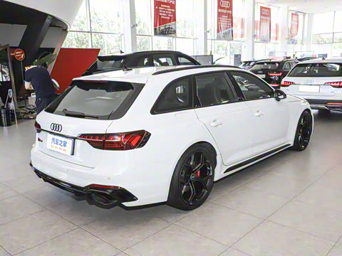 2024��  RS4 Avant ȼ���