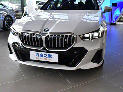 2026�� xDrive 50L M�˶���װ