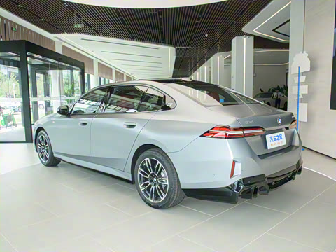 2025�� 525Li M�˶���װ