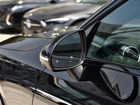 2026�� �Ŀ� GLC 260 4MATIC ����SUV