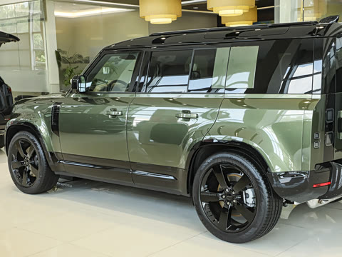 2026�� 110 3.0T X-Dynamic SE