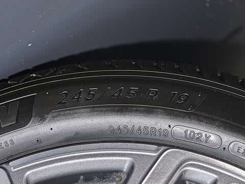 2025�� �Ŀ� E 300 L ʱ���˶���