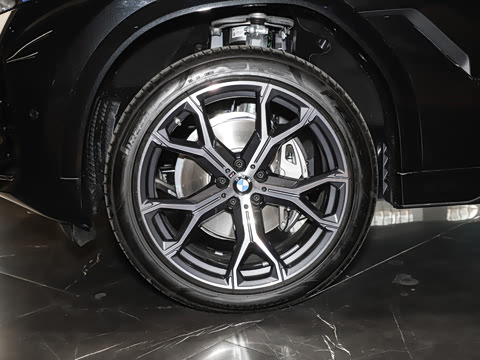 2026�� xDrive40i M�˶���װ