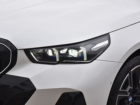 2026�� �Ŀ� 530Li ������ M�˶���װ