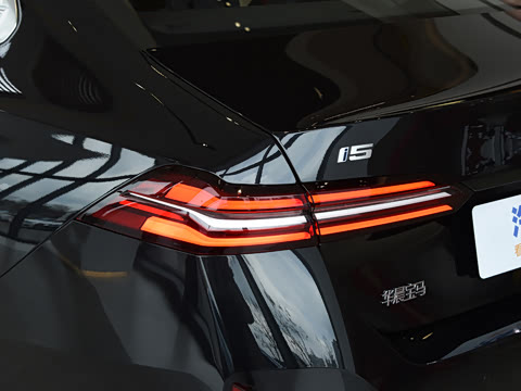 2026�� �Ŀ� eDrive 40L M�˶���װ