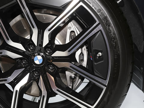 2026�� 735Li M�˶���װ