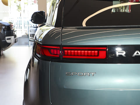 2025�� 400PS Dynamic SE