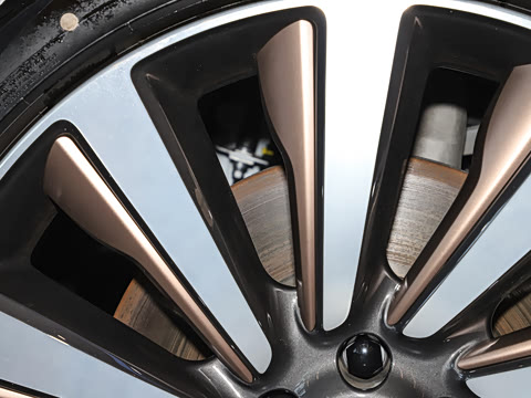 2025�� 4.4 V8 SV���ٴ����ӳ��� 4��