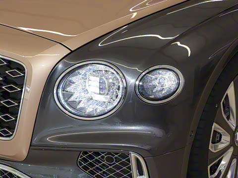 2026�� 4.0T V8 Mulliner