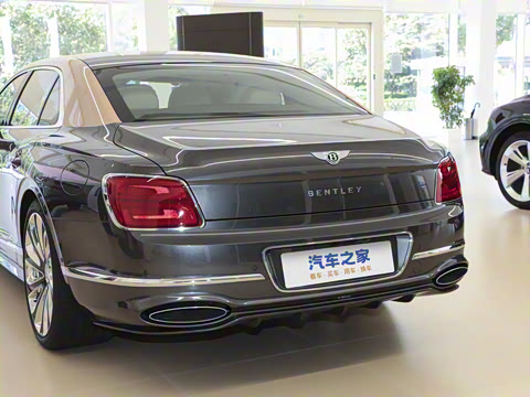 2026�� 4.0T V8 Mulliner