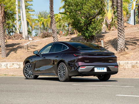 2026�� 225km EM-i Զ�����ǺӰ�