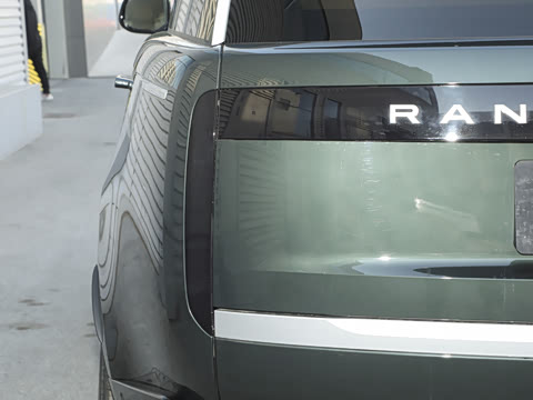 2026�� 3.0 L6 400PS AB�����