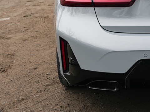 2026�� 330Li M�˶���ҹ��װ