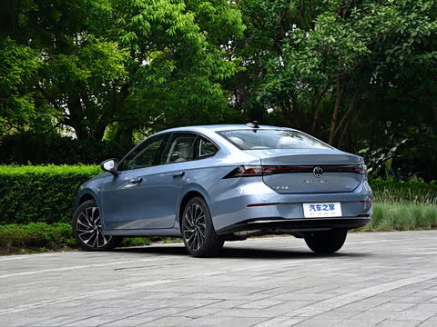 2026�� L 300TSI DSG ������