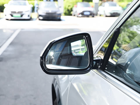 2025�� xDrive25Li X�����װ