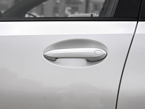 2026�� 330Li ������ M�˶���ҹ��װ