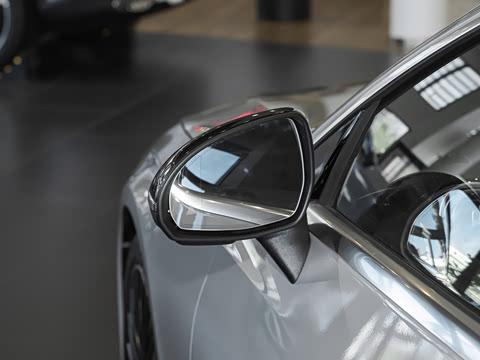 2026�� �Ŀ� CLE 300 4MATIC ������ܳ�