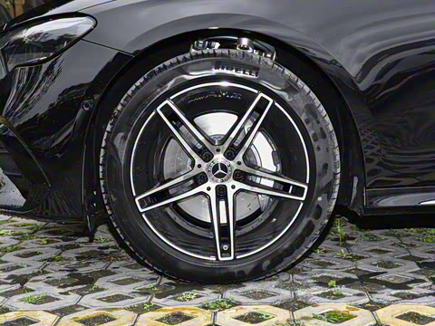 2026�� E 300 L �����˶���