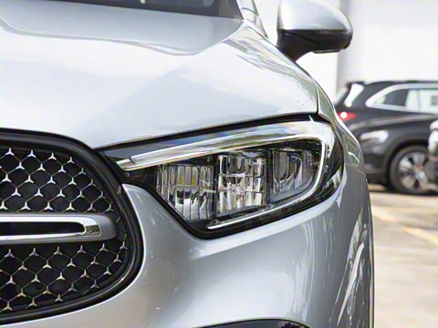 2025�� �Ŀ� GLC 260 L 4MATIC ������