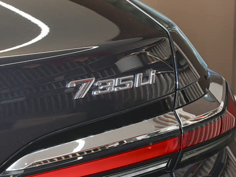 2026�� 735Li ������װ