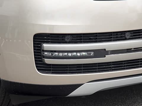 2026�� 3.0 L6 400PS SE�����