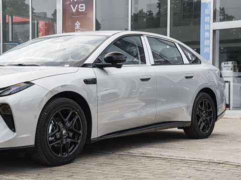2026�� 535 MAX�����