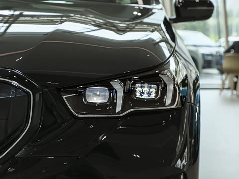2026�� �Ŀ� 530Li xDrive M�˶���װ