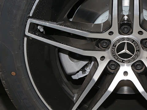 2026�� E 300 L �����˶���