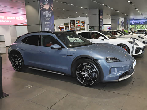 2026�� Taycan 4 Cross Turismo